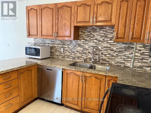 406 Hillbury Drive, Mississauga, Ontario  L5R 1X7 - Photo 6 - W12719116