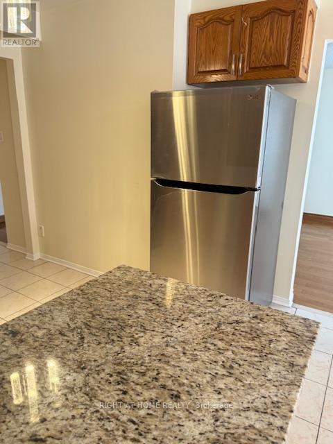 406 Hillbury Drive, Mississauga, Ontario  L5R 1X7 - Photo 7 - W12719116