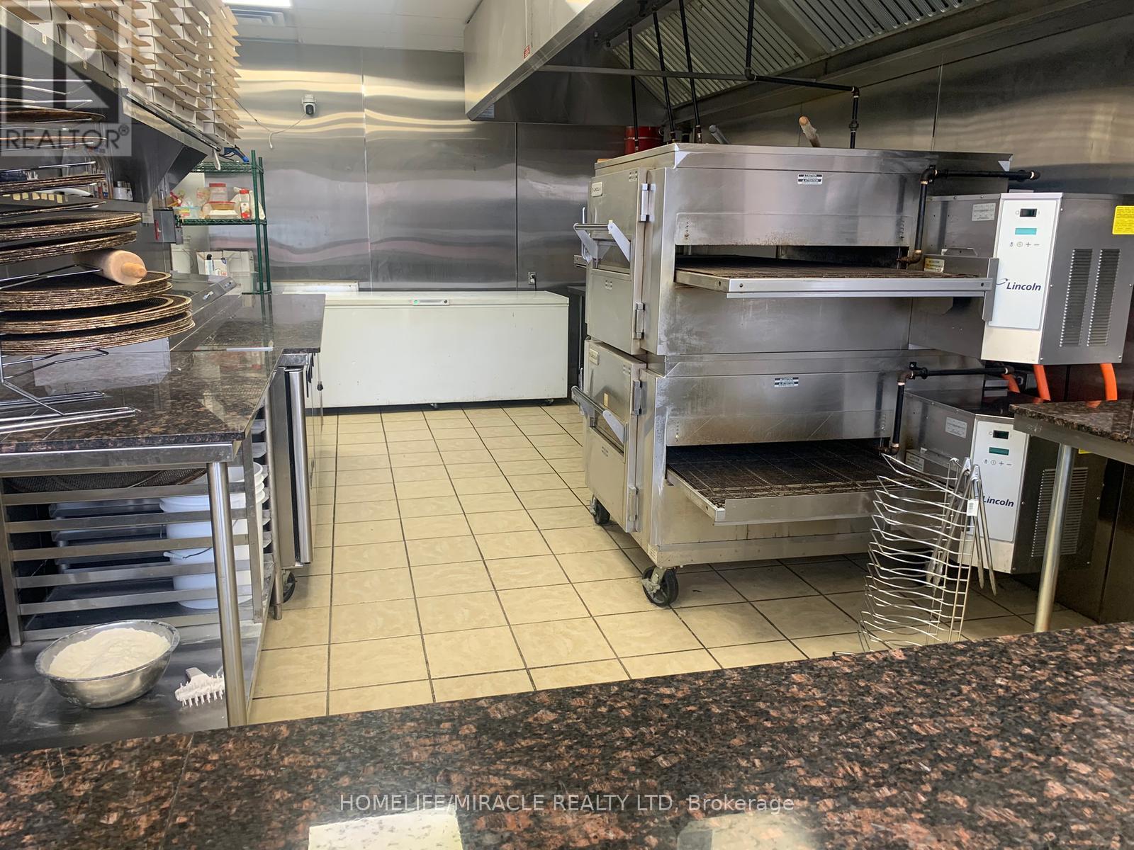 379 Norwich Avenue, Woodstock, Ontario  N4S 3W4 - Photo 4 - X12719098