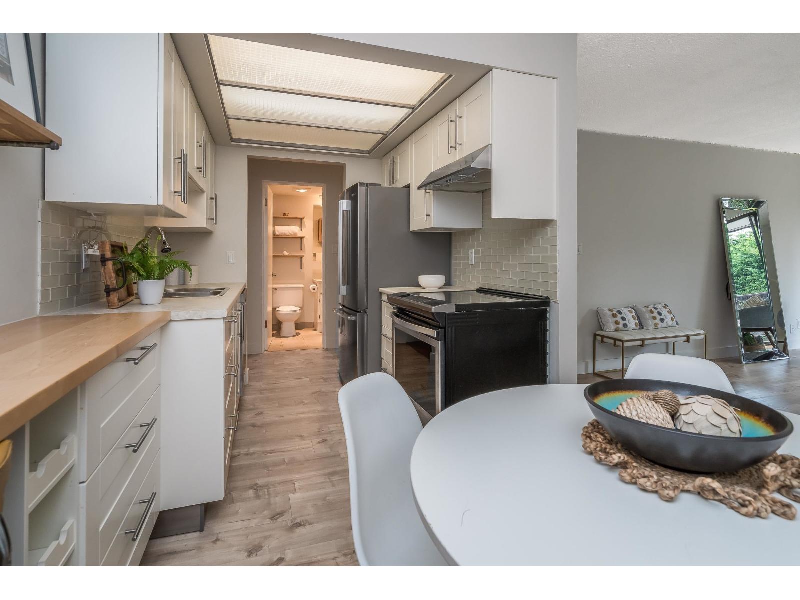 303 1360 Martin Street, White Rock, British Columbia  V4B 3W5 - Photo 9 - R3081915