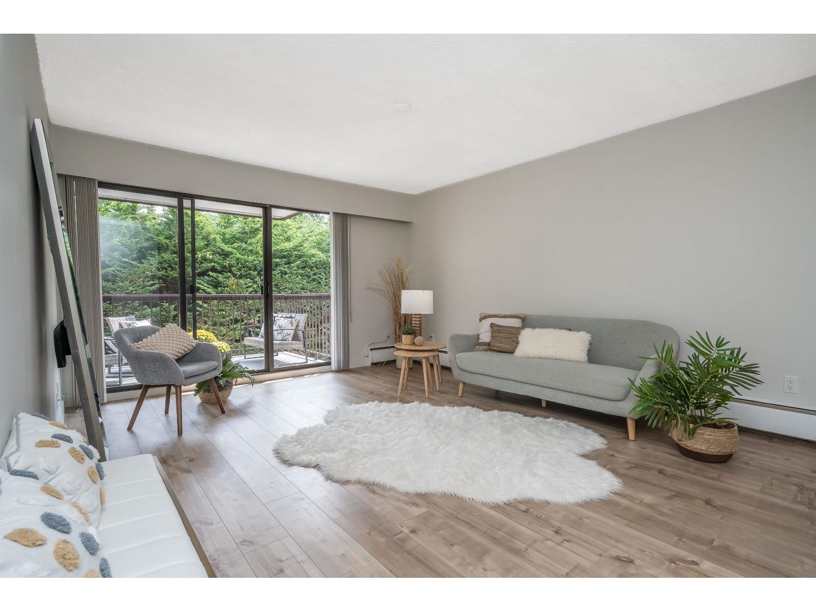 303 1360 Martin Street, White Rock, British Columbia  V4B 3W5 - Photo 3 - R3081915