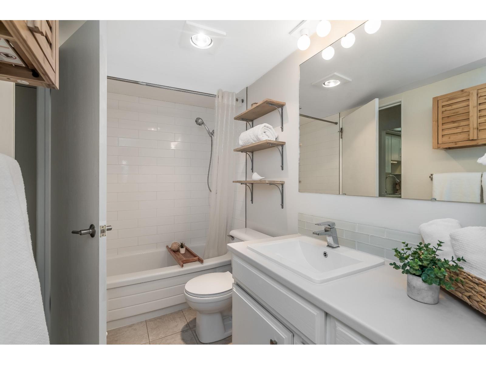 303 1360 Martin Street, White Rock, British Columbia  V4B 3W5 - Photo 17 - R3081915