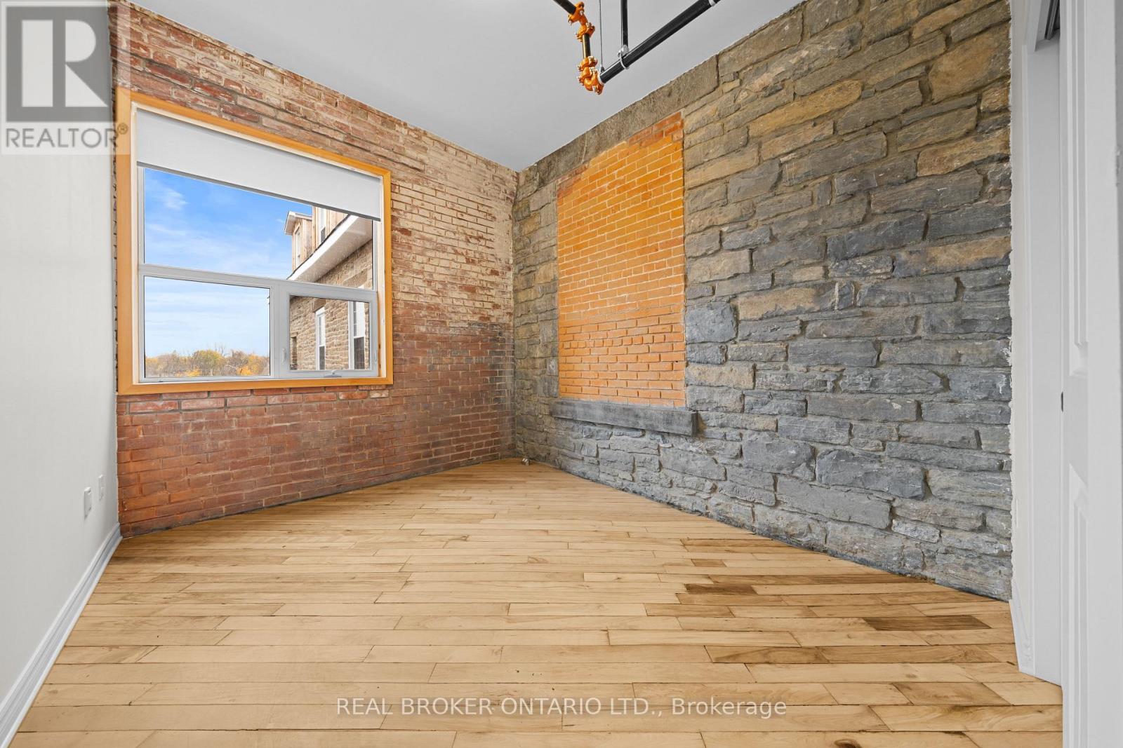 310 - 150 Mill Street, Carleton Place, Ontario  K7C 1T4 - Photo 5 - X12719190