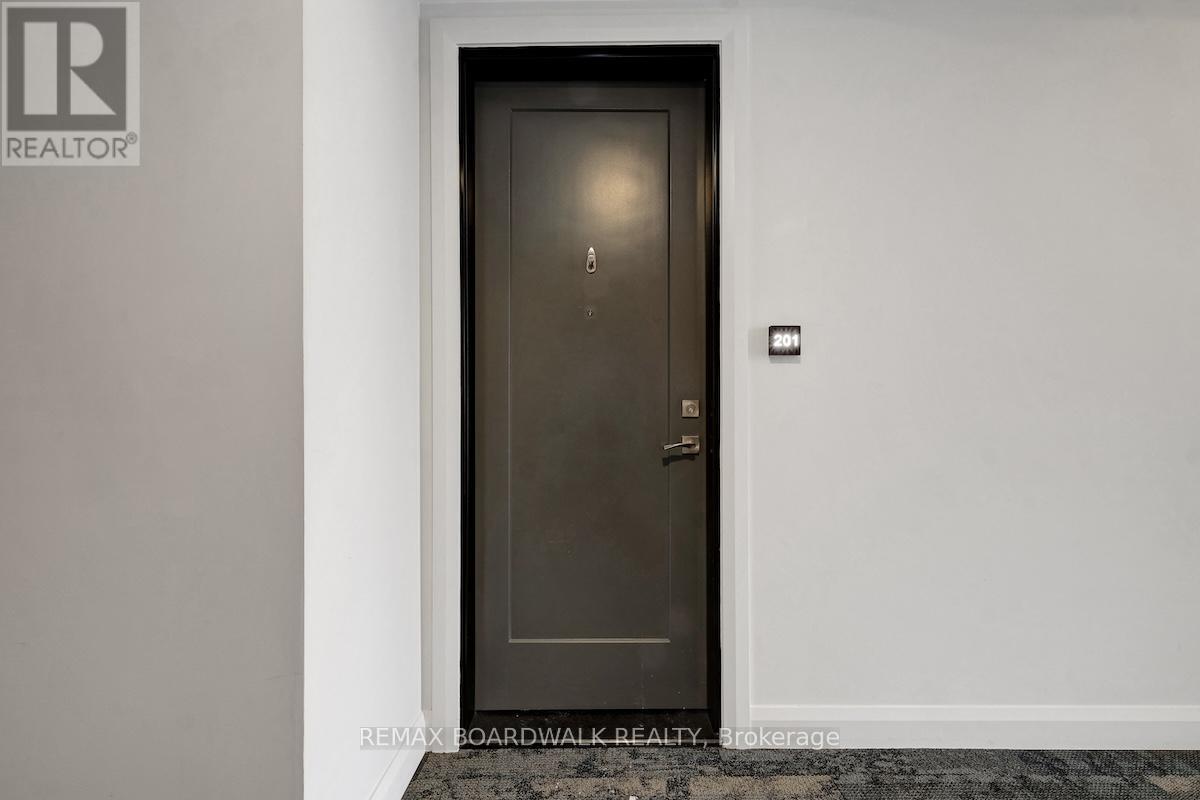 201 - 110 Cortile Private, Ottawa, Ontario  K1V 2S8 - Photo 4 - X12719206