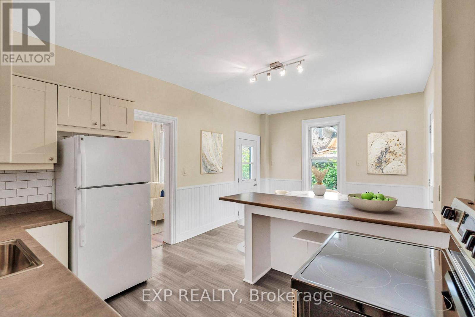 14-16 Clothier Street W, North Grenville, Ontario  K0G 1J0 - Photo 2 - X12719226