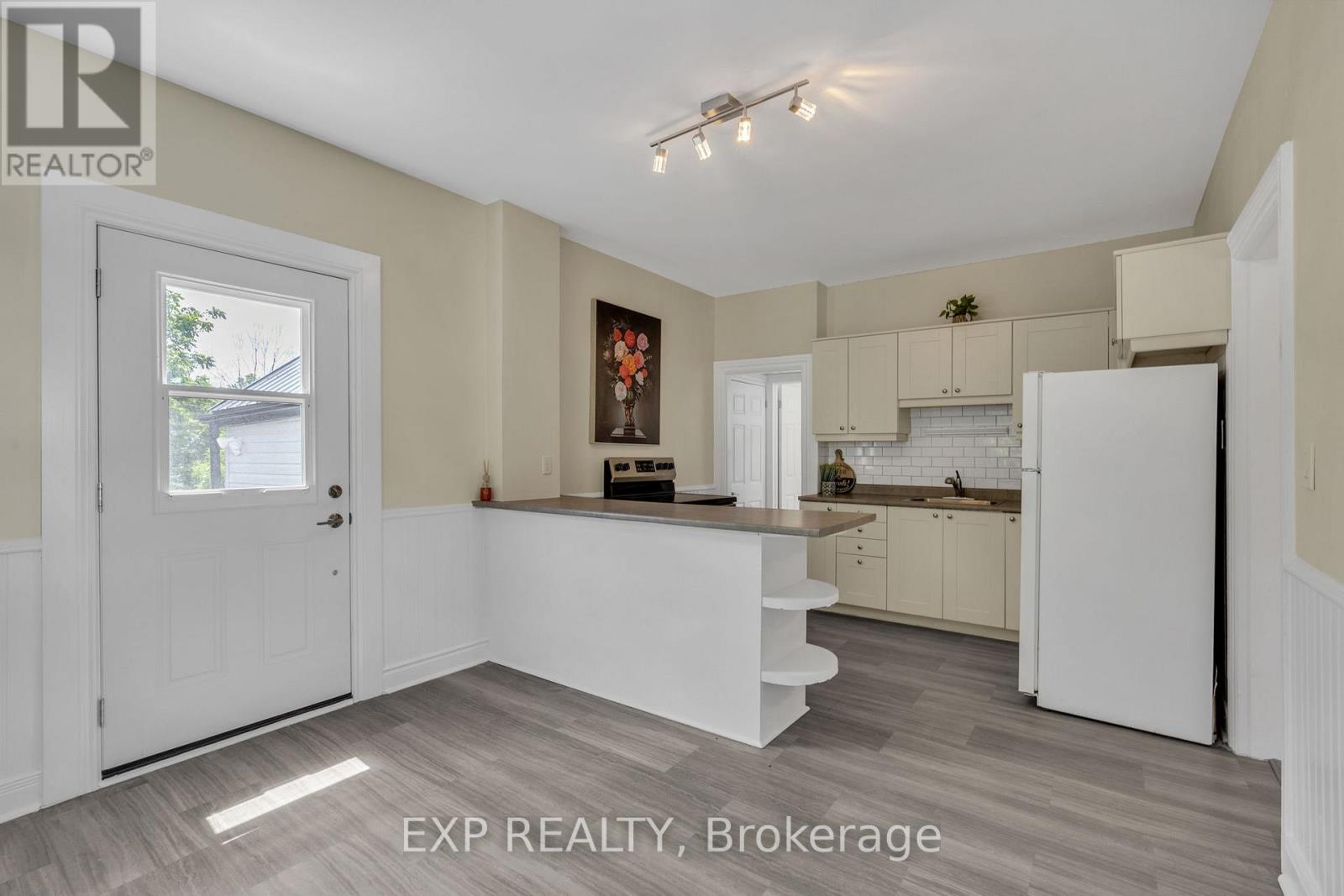 14-16 Clothier Street W, North Grenville, Ontario  K0G 1J0 - Photo 3 - X12719226