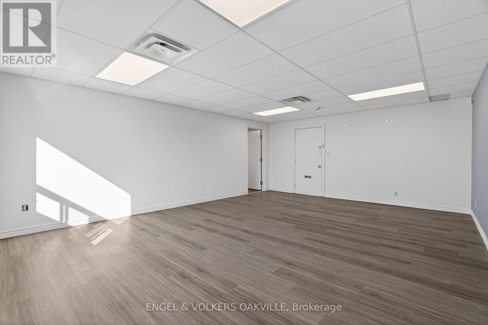 207 - 260 Church Street, Oakville, Ontario  L6J 1N6 - Photo 5 - W12719164