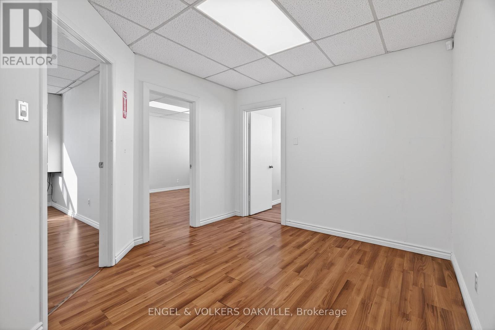 203 - 260 Church Street, Oakville, Ontario  L6J 1N6 - Photo 3 - W12719172