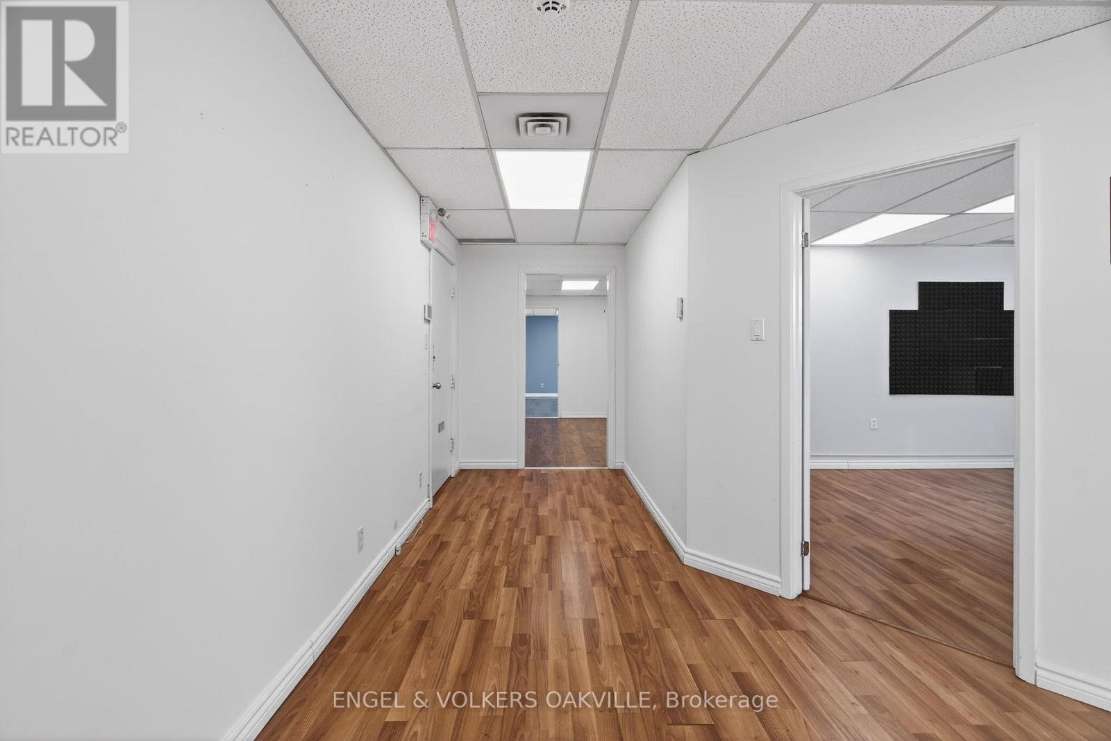 203 - 260 Church Street, Oakville, Ontario  L6J 1N6 - Photo 5 - W12719172