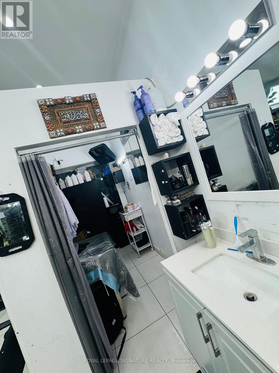 1c13-1c14 (75 & 76) - 7205 Goreway Drive, Mississauga, Ontario  L4T 2T9 - Photo 3 - W12719194