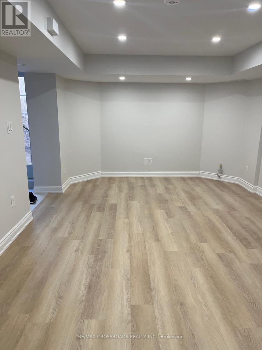 3119 Mcdowell Drive, Mississauga, Ontario  L5M 6J5 - Photo 6 - W12719196