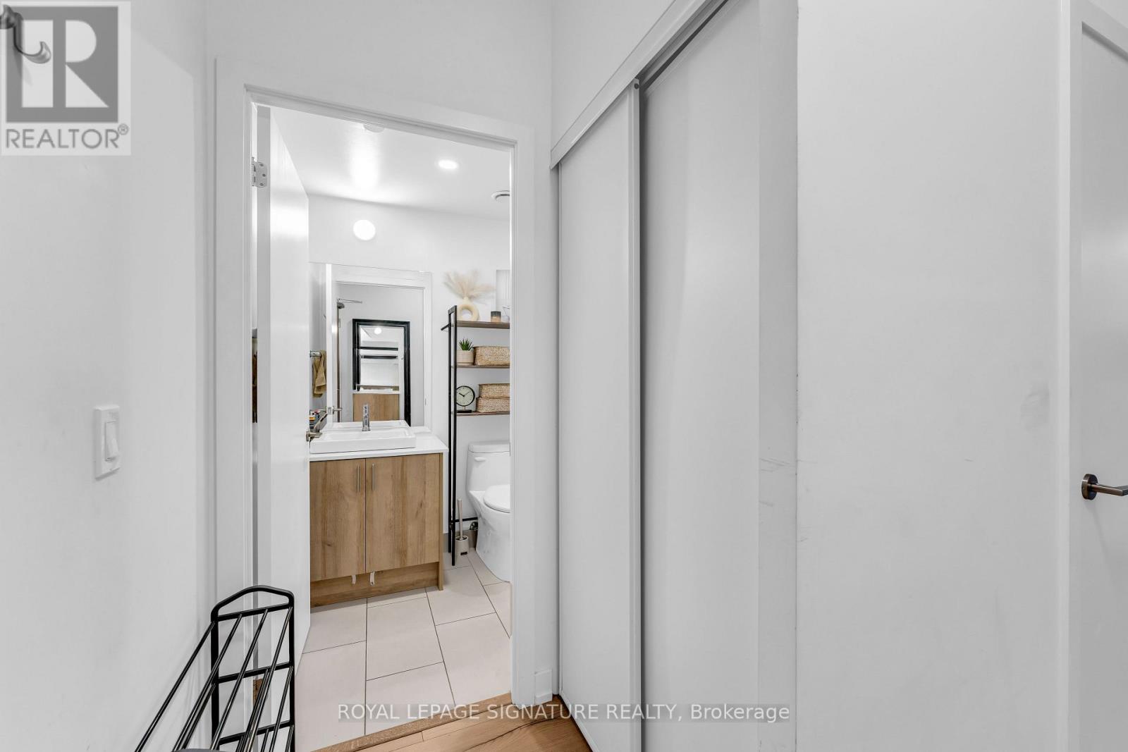 317 - 1195 The Queensway, Toronto, Ontario M8Z 1R6 - Photo 5 - W12719214