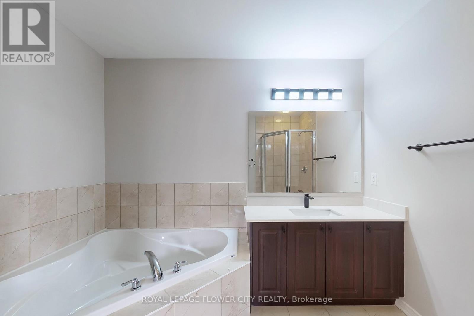 52 Valley Lane, Caledon, Ontario  L7C 4C9 - Photo 32 - W12719228