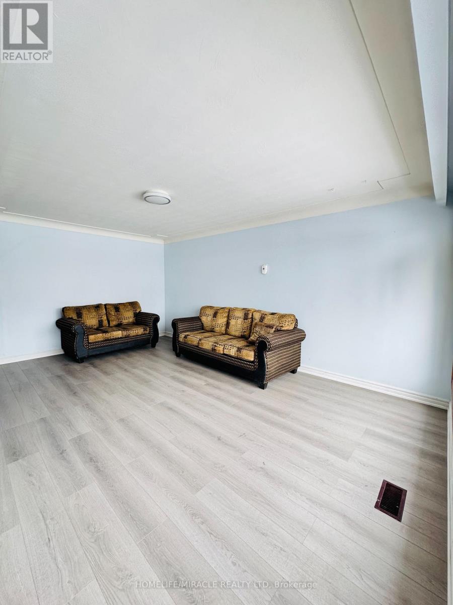 20 Terrace Drive, Hamilton, Ontario  L9A 2Y6 - Photo 3 - X12719158