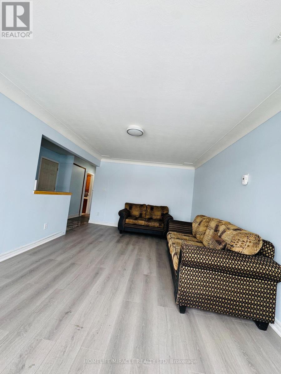 20 Terrace Drive, Hamilton, Ontario  L9A 2Y6 - Photo 4 - X12719158