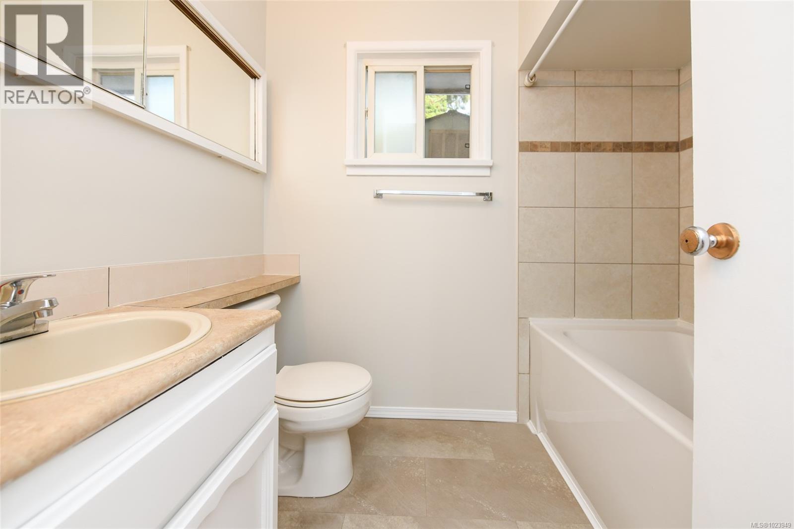 577 17th St, Courtenay, British Columbia  V9N 1Y9 - Photo 12 - 1023949