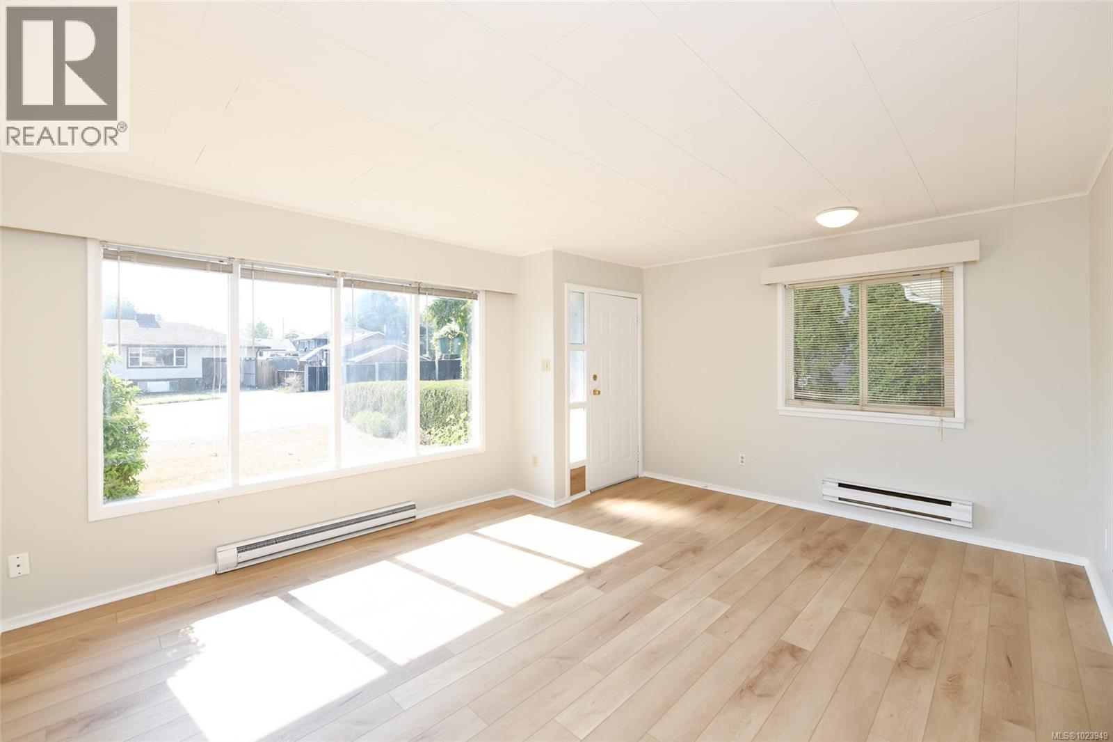 577 17th St, Courtenay, British Columbia  V9N 1Y9 - Photo 4 - 1023949