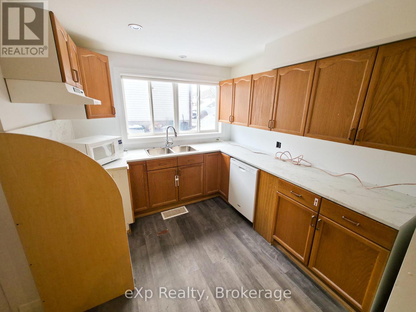 20 High Street, Mapleton, Ontario  N0G 1P0 - Photo 5 - X12719260