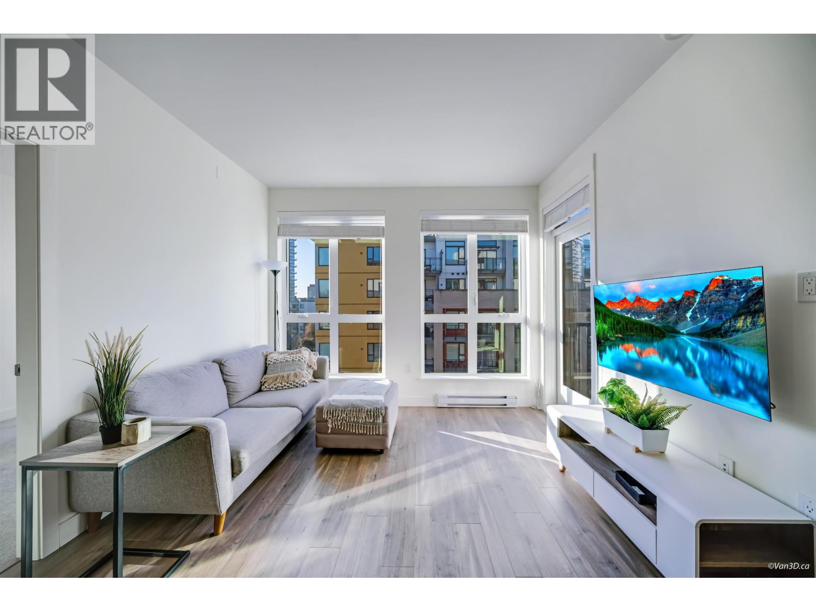 415 750 Dogwood, Coquitlam, British Columbia  V3J 4B7 - Photo 2 - R3082093