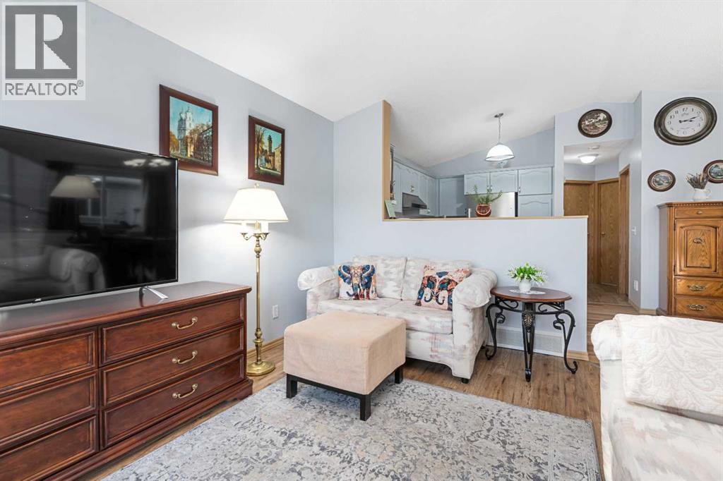 118 Bridleridge Way Sw, Calgary, Alberta  T2Y 4K8 - Photo 7 - A2280757