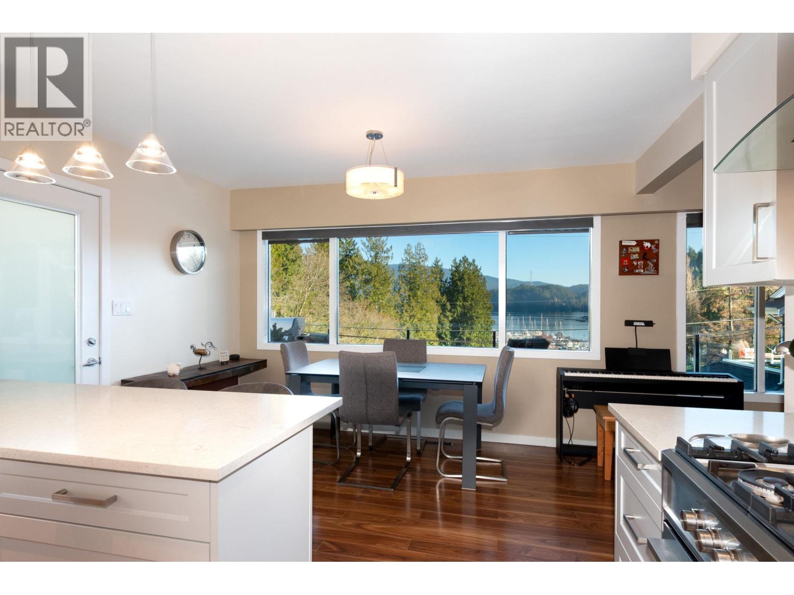 2341 Panorama Drive, North Vancouver, British Columbia  V7G 1V4 - Photo 11 - R3081898