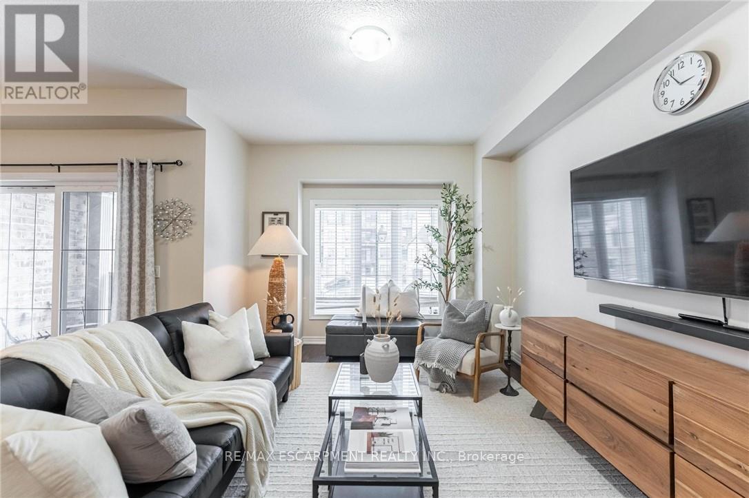 16 Lakefront Drive, Hamilton, Ontario  L8E 0J3 - Photo 4 - X12716890