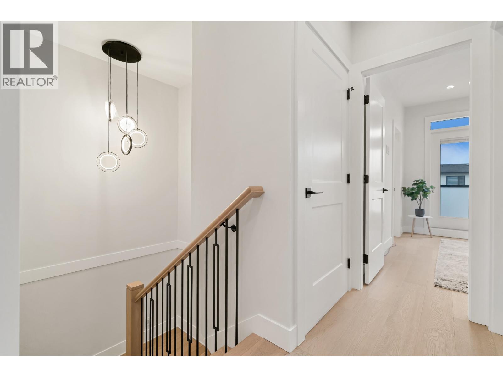 6926 Carnegie Street, Burnaby, British Columbia  V5B 1Y5 - Photo 14 - R3081394