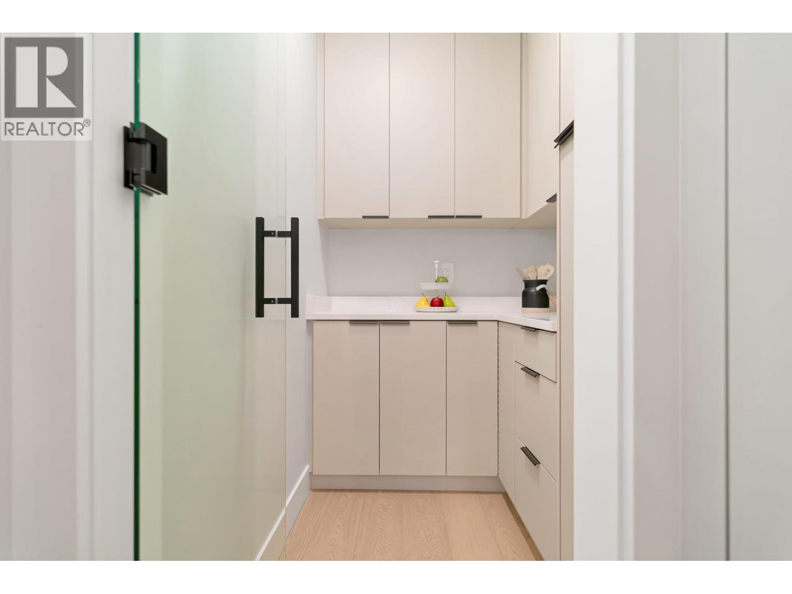 6926 Carnegie Street, Burnaby, British Columbia  V5B 1Y5 - Photo 11 - R3081394