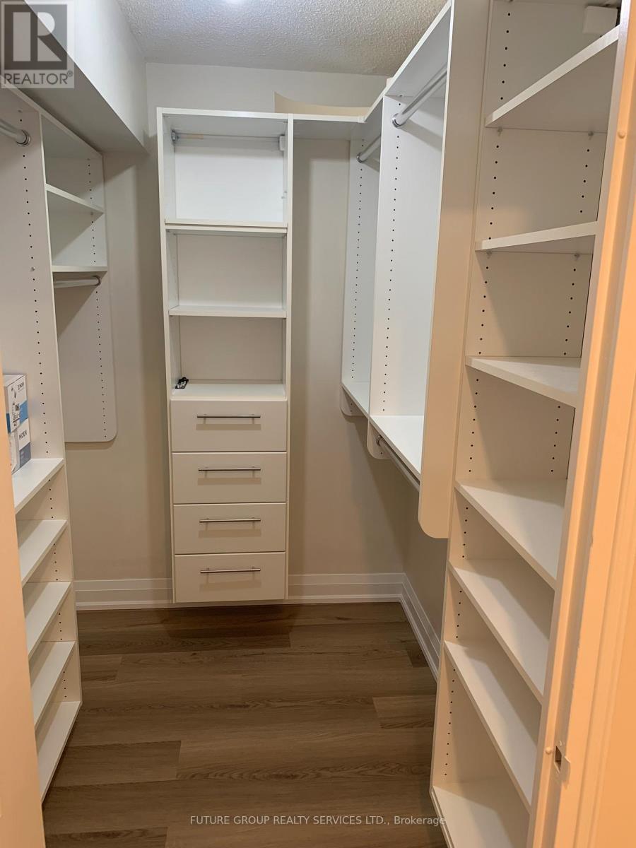 1204 - 880 Dundas Street W, Mississauga, Ontario  L5C 4H3 - Photo 13 - W12717540