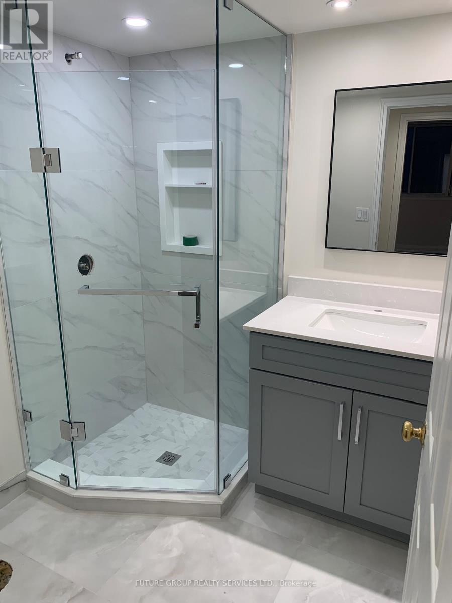 1204 - 880 Dundas Street W, Mississauga, Ontario  L5C 4H3 - Photo 12 - W12717540