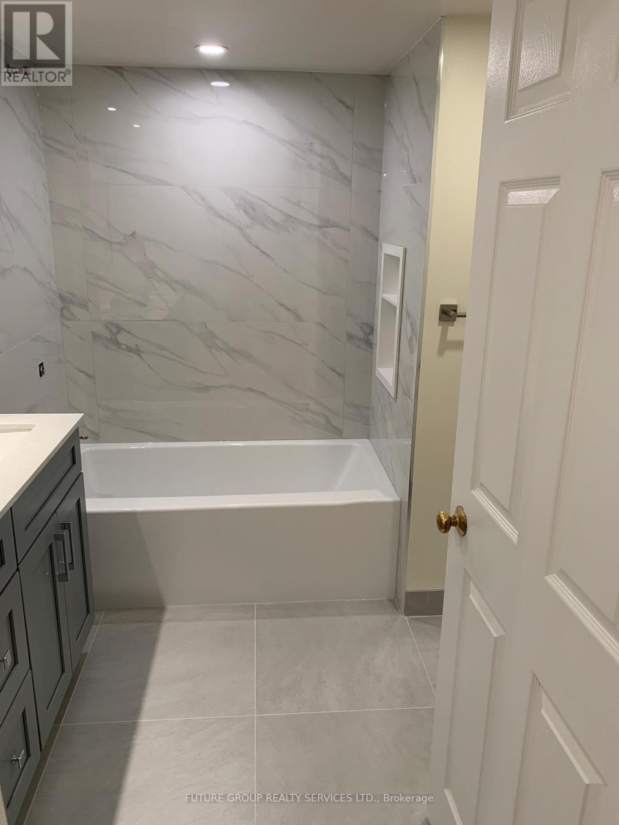 1204 - 880 Dundas Street W, Mississauga, Ontario  L5C 4H3 - Photo 18 - W12717540