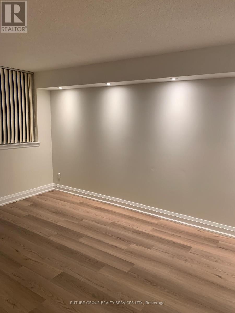 1204 - 880 Dundas Street W, Mississauga, Ontario  L5C 4H3 - Photo 17 - W12717540