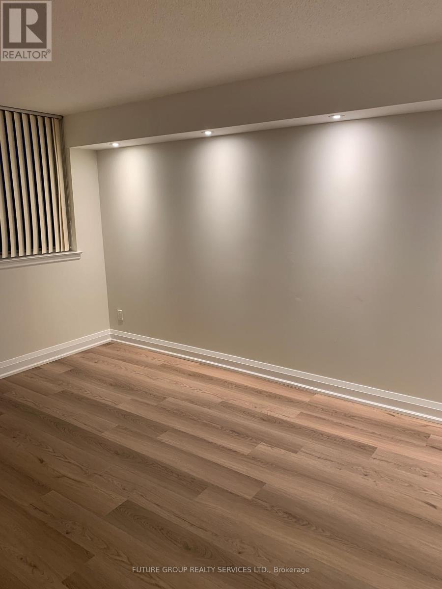 1204 - 880 Dundas Street W, Mississauga, Ontario  L5C 4H3 - Photo 16 - W12717540