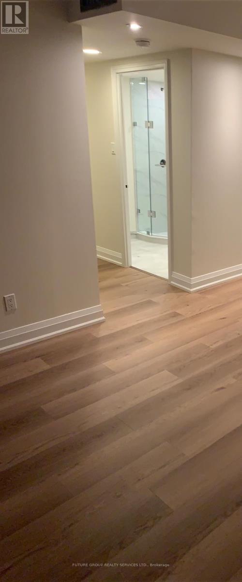 1204 - 880 Dundas Street W, Mississauga, Ontario  L5C 4H3 - Photo 5 - W12717540