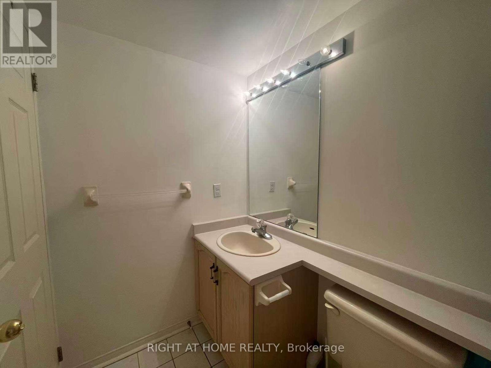 212 - 7378 Yonge Street, Vaughan, Ontario  L4J 8J1 - Photo 11 - N12719296