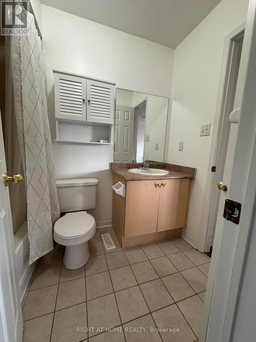 Upper And Main - 830 Avonshire Court, Mississauga, Ontario  L5V 2P2 - Photo 10 - W12719288