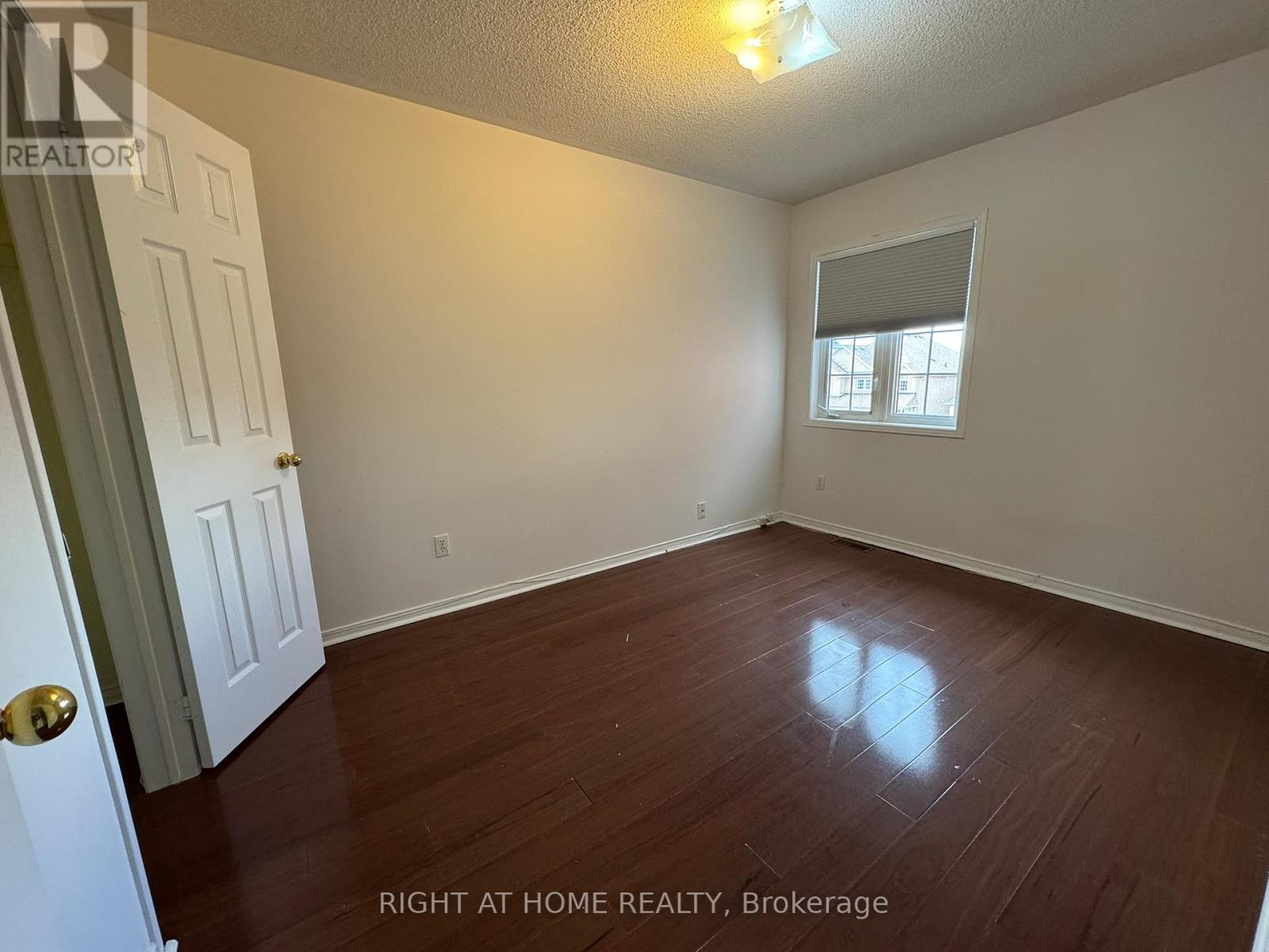 Upper And Main - 830 Avonshire Court, Mississauga, Ontario  L5V 2P2 - Photo 12 - W12719288