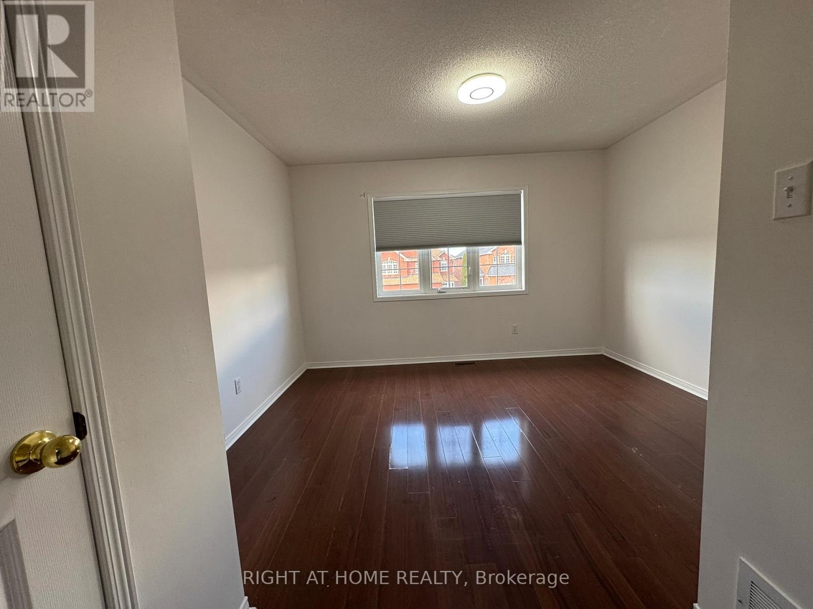 Upper And Main - 830 Avonshire Court, Mississauga, Ontario  L5V 2P2 - Photo 13 - W12719288