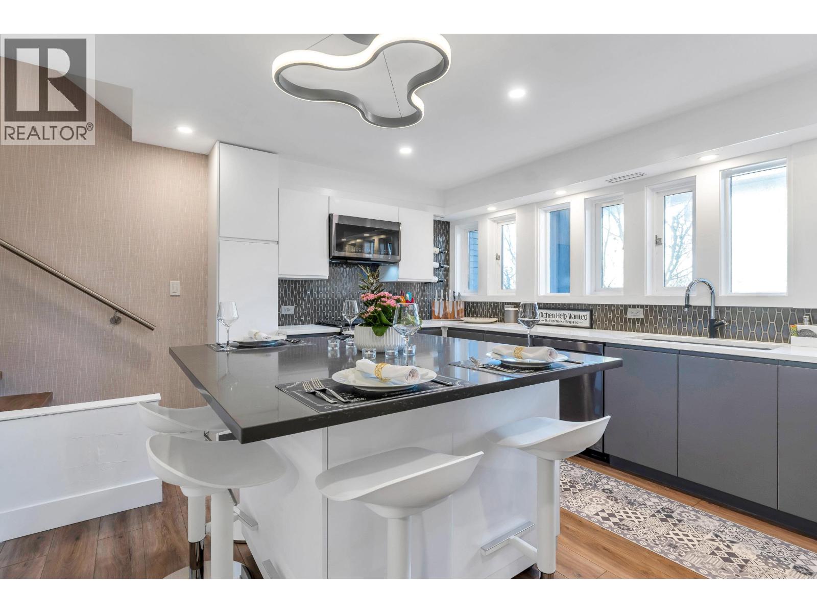 4 328 E 2nd Street, North Vancouver, British Columbia  V7L 1C7 - Photo 6 - R3082063