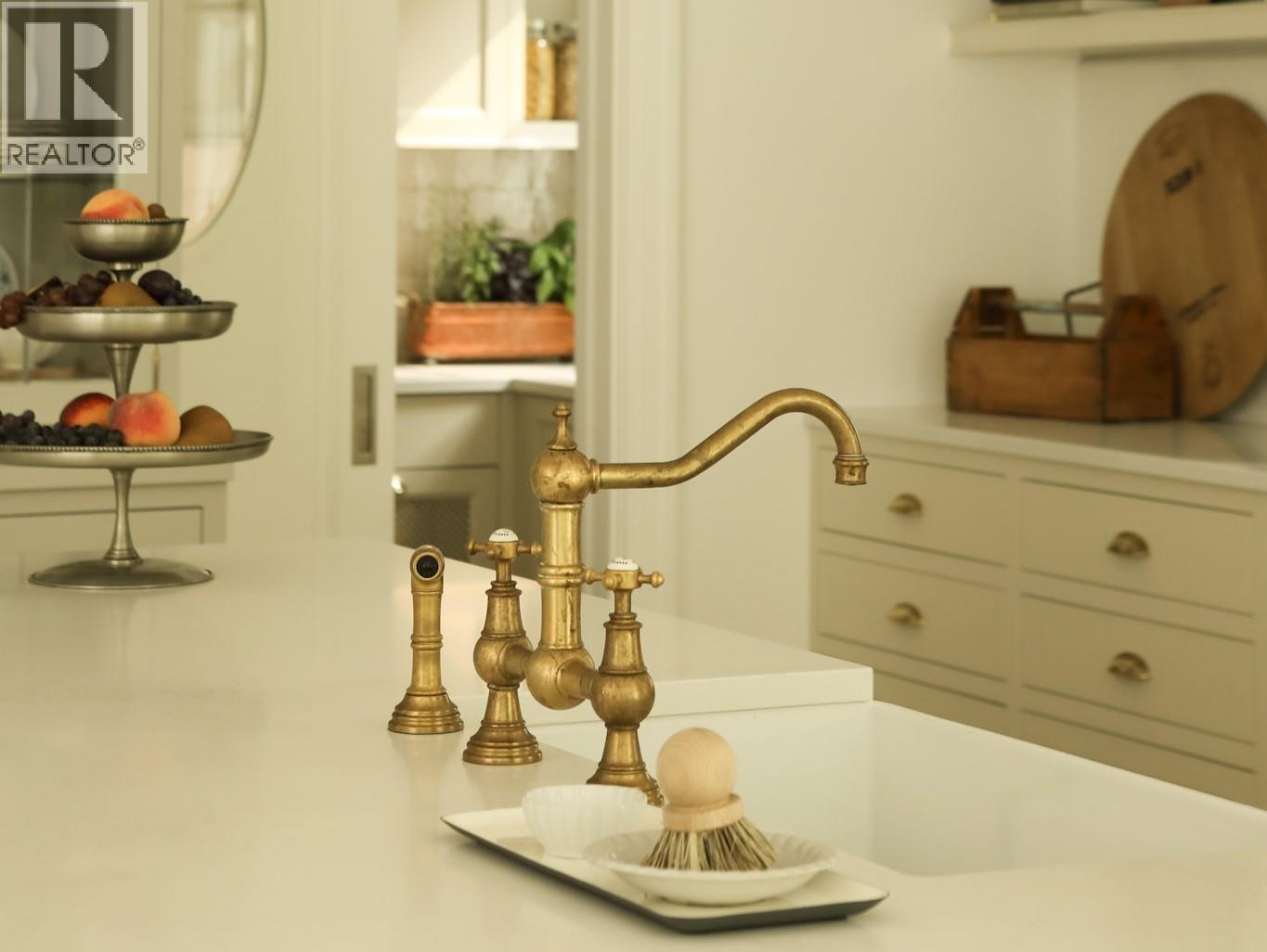 4065 Lions Avenue, North Vancouver, British Columbia  V7R 3S2 - Photo 12 - R3082136