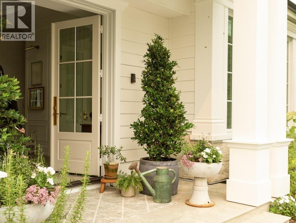 4065 Lions Avenue, North Vancouver, British Columbia  V7R 3S2 - Photo 2 - R3082136