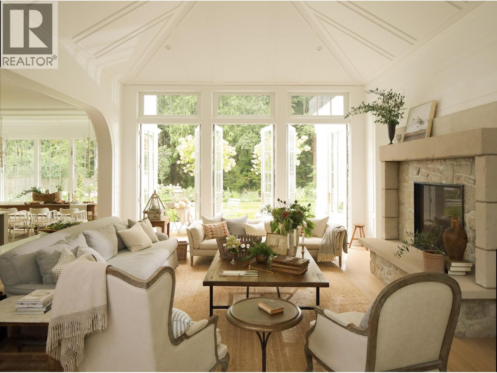 4065 Lions Avenue, North Vancouver, British Columbia  V7R 3S2 - Photo 3 - R3082136