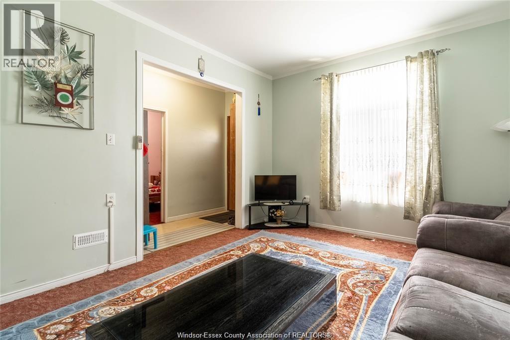 562 Dougall, Windsor, Ontario  N9A 4P6 - Photo 4 - 26001264