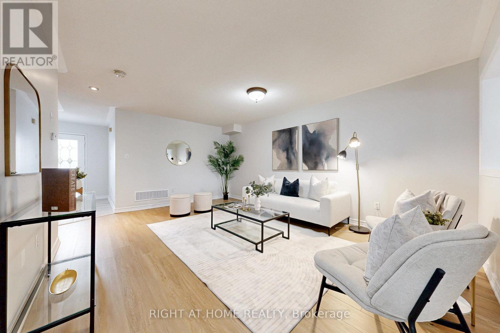 10 Pascoe Drive, Markham, Ontario  L6B 1C4 - Photo 8 - N12719316