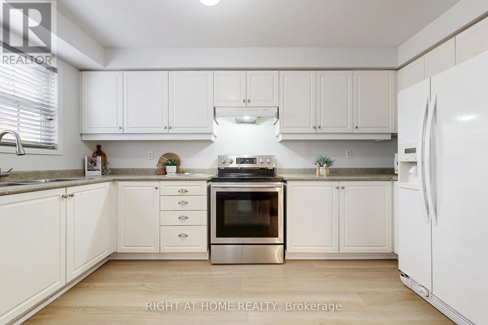 10 Pascoe Drive, Markham, Ontario  L6B 1C4 - Photo 9 - N12719316