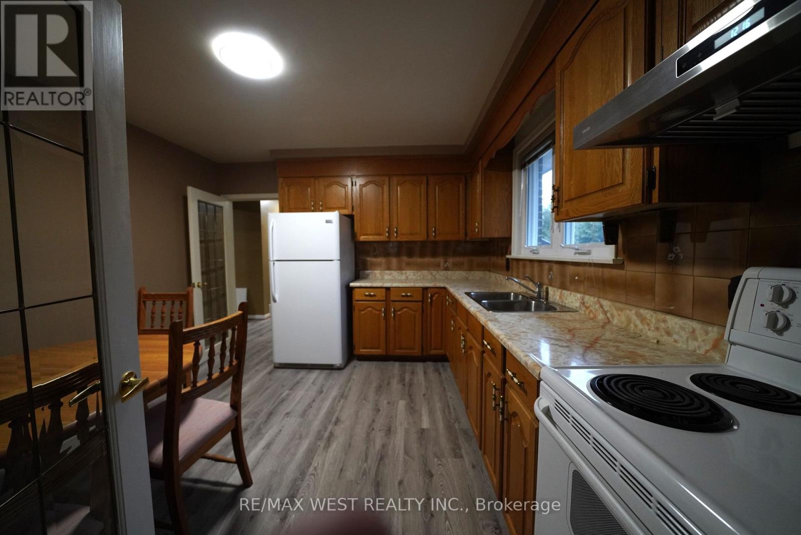 35 Beckett Avenue, Toronto, Ontario  M6L 2B3 - Photo 2 - W12719326