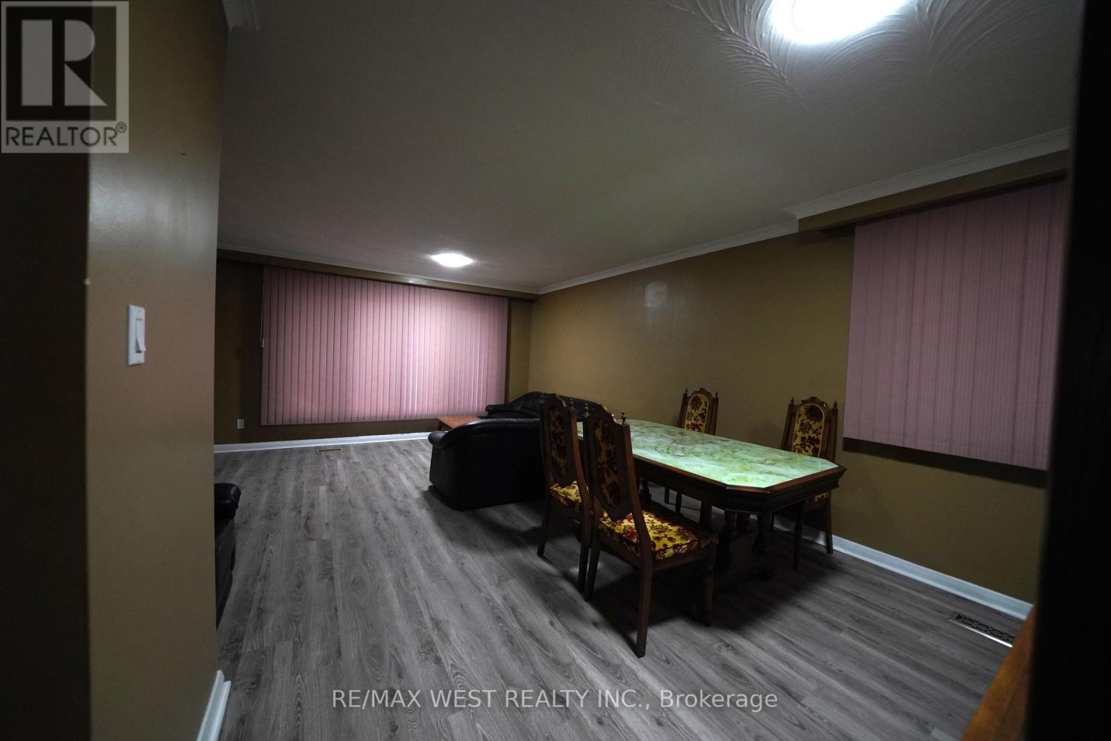 35 Beckett Avenue, Toronto, Ontario  M6L 2B3 - Photo 5 - W12719326