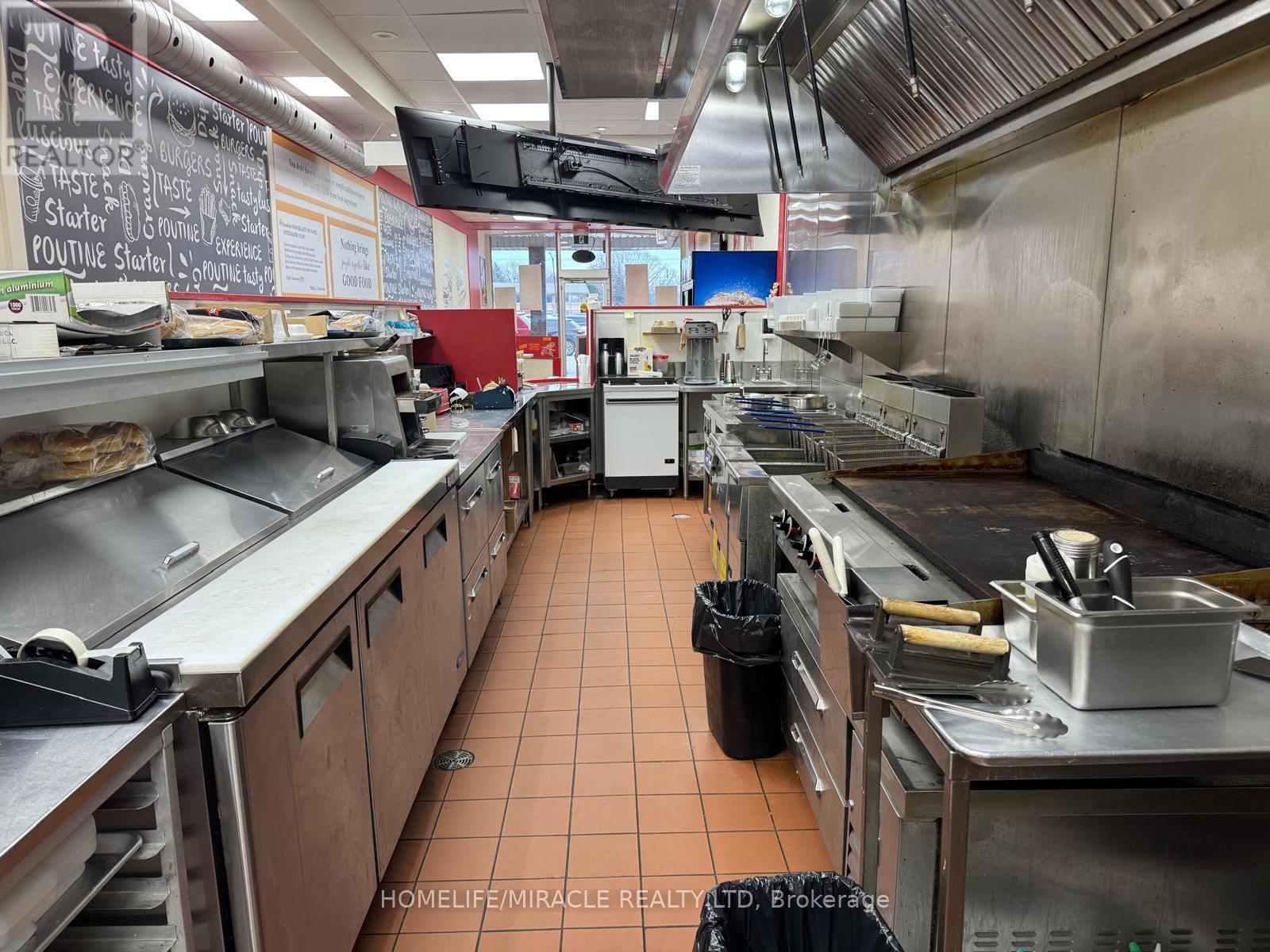 3017 New Street, Burlington, Ontario  L7R 1K3 - Photo 10 - W12719330