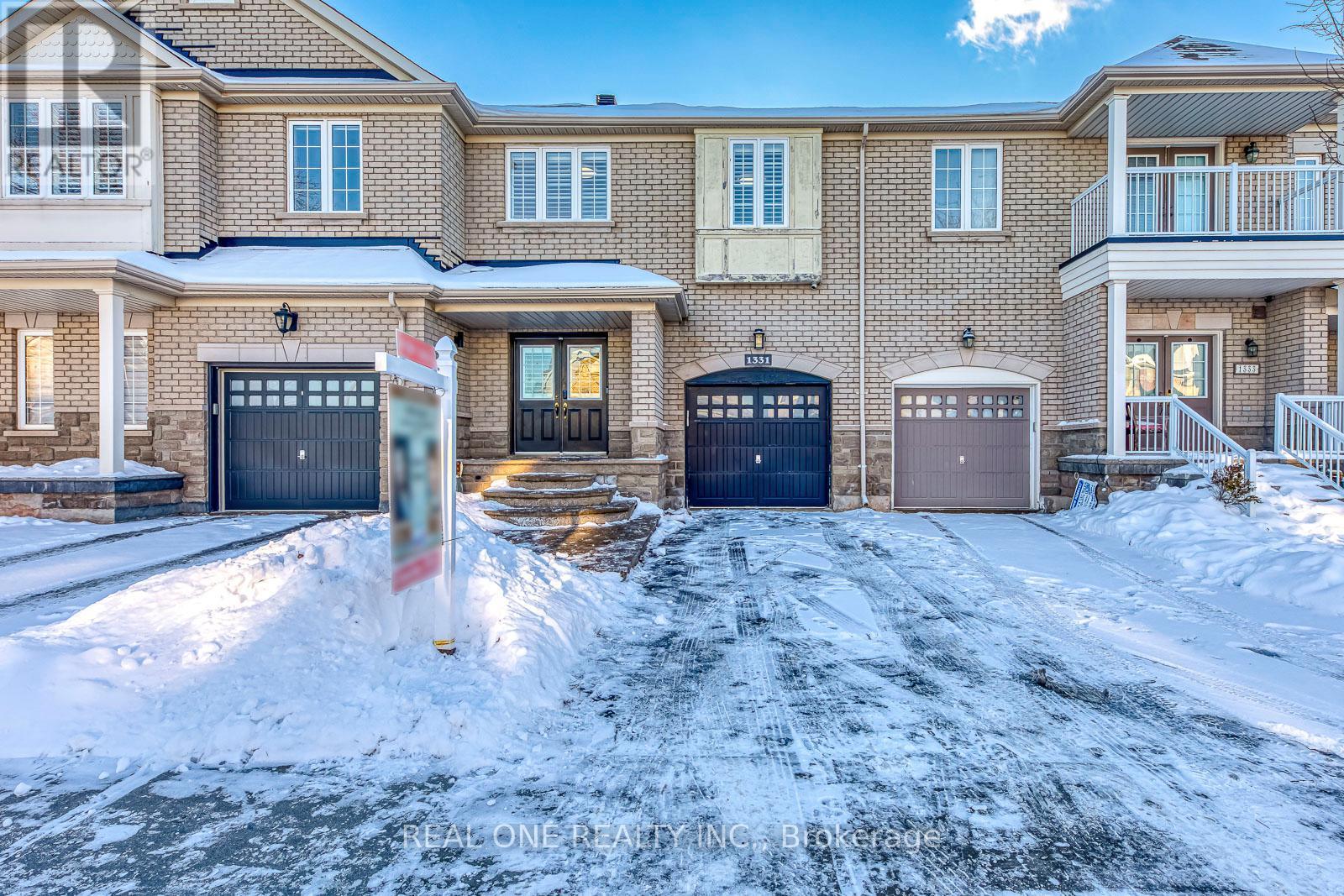 1331 Kestell Boulevard, Oakville, Ontario  L6H 0C8 - Photo 2 - W12719336