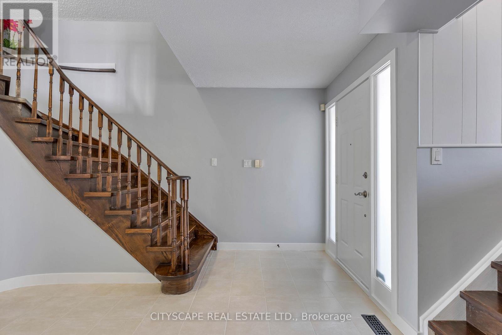 1210 Shagbark Crescent, Mississauga, Ontario  L5C 3P3 - Photo 14 - W12719348